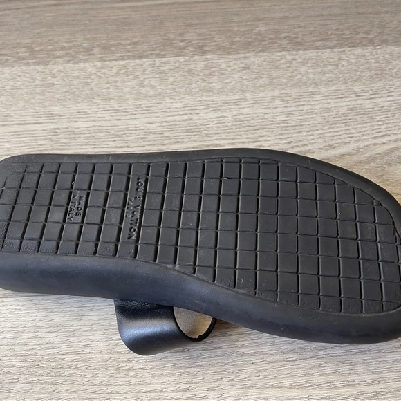 AUTHENTIC LOUIS VUITTON SANDALS - Picture 8 of 12